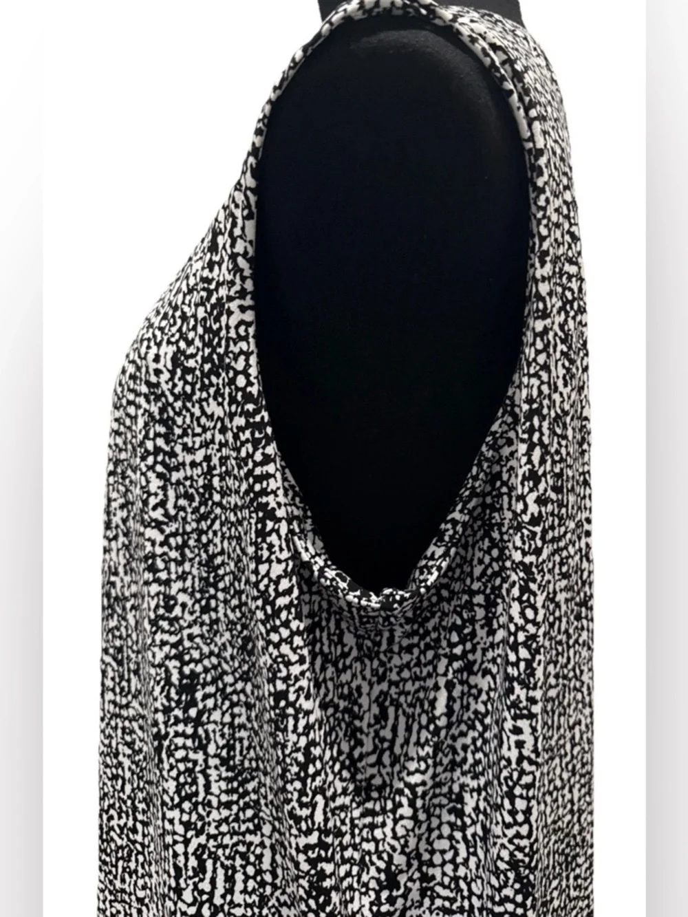 Calvin Klein Women's Sleeveless Black & White Blouse, Size 2X - Picture 8 of 14